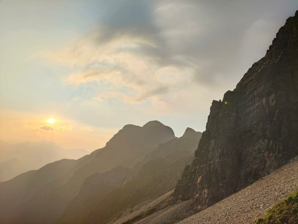 終於看到1000元背面的山景登頂玉山北峰／前峰2495925