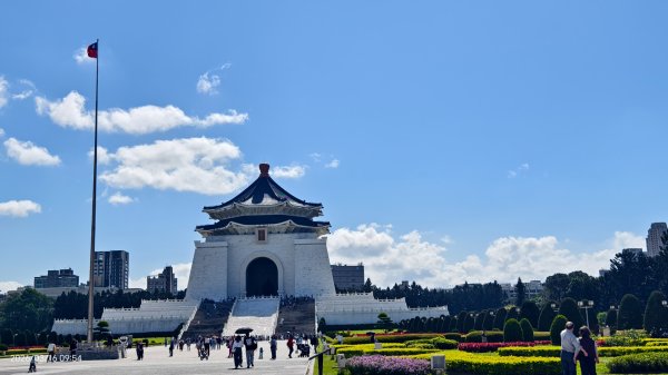 #自由廣場 #大安森林公園 #繡球花 #杜鵑 3/163016270