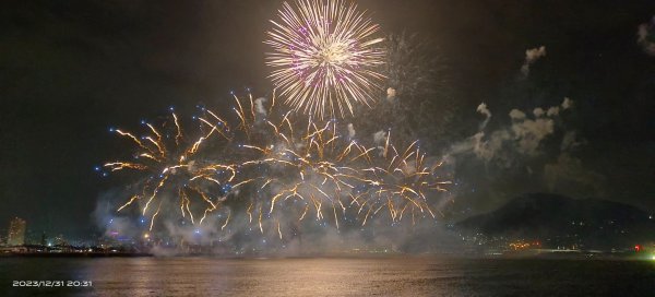 Happy New Year 2024 漁人碼頭跨年焰火 （手機手持拍攝）2390863