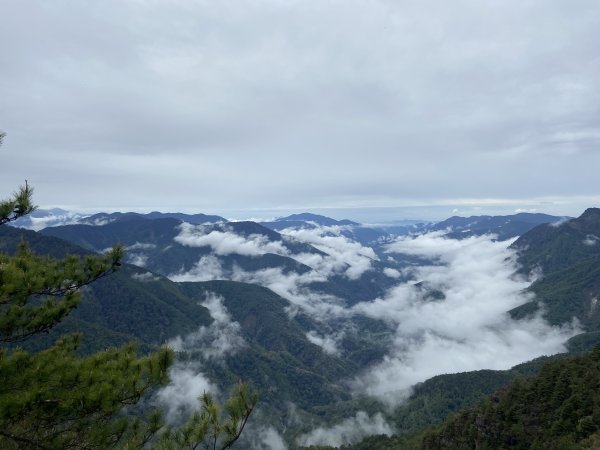 20230515-16玉山前西峰+遠望雨中的主東北2436671