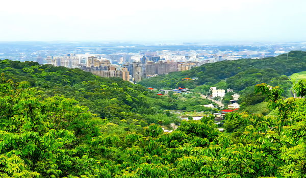 羊稠森林步道（七分山，八分山，尖山，九分山），白沙岬燈塔步道，桃園神社，西埤埤塘生態公園，同福公園，大湳森林公園，八塊厝民俗藝術村，八德中正堂歷史建築，桃園大圳水車步道公園，廣豐公園