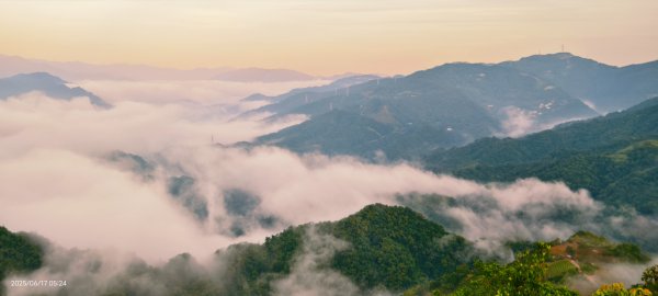 北宜郊山之濫觴 #琉璃光 #火燒雲 #日出 #雲海 6/172813722
