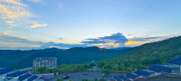 #新店四十份 #翡翠水庫壩頂 #日出 #雲海 #閃電 #漁人碼頭 #夕陽 #霞光 #月落 8/262871495