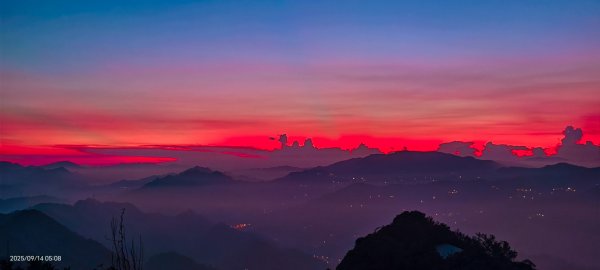 #二格山 #琉璃光 #霞光 #雲海流瀑 #日出 9/142883768