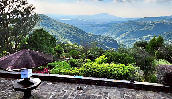 白石湖吊橋，春秋步道，同心池，許願步道，大崙頭山，甜水鴛鴦湖，龍船岩，開眼山，白鷺鷥山，大湖公園