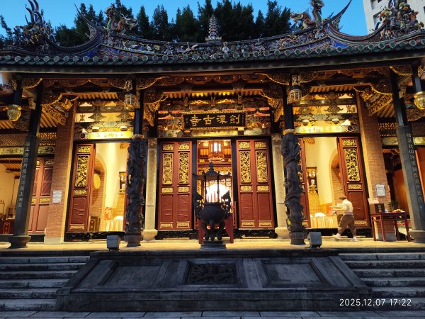 【臺北大縱走 5】碧山巖→忠勇山越嶺步道→金龍產業道路→圓明寺步道→鄭成功廟→潛園→格物台→劍潭古寺2959047