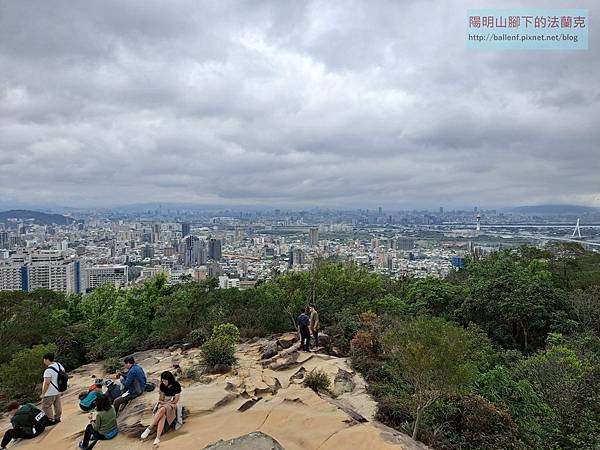 【台北市】行義公園上軍艦岩連稜下東華山