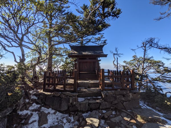 玉山北峰氣象站眺望雪白玉山1313001