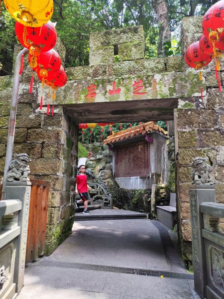 芝山岩健走步道、芝山巖惠濟宮、芝山公園、名山公園【臺北健走趣】2541100