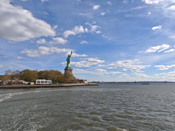 [紐約馬之行-06] 2025_1101 船上看自由女神像2943869