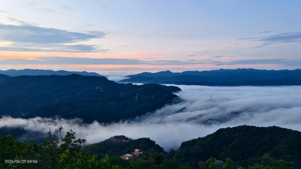 #二格路 #琉璃光 #二格山 #雲海流瀑 #日出 #火燒雲 6/293080051