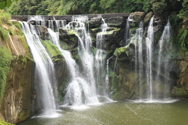 平溪 十分瀑布。壺穴地質景觀 垂廉型瀑布 臺版尼加拉瀑布2206204