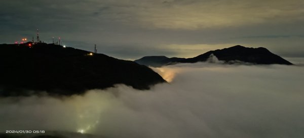 大屯山琉璃光/曙光日出雲海+火燒雲 #漫步在雲端 1/302413704