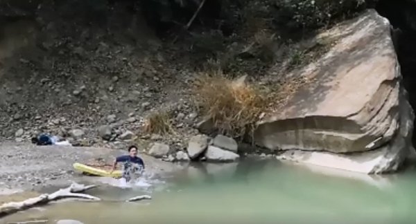 泳渡進入大地谷959139