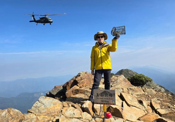 終於看到1000元背面的山景登頂玉山北峰／前峰2495920