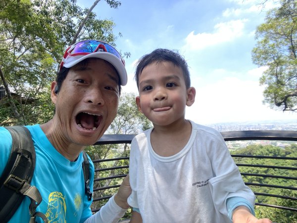 《夏日大坑同行記｜10號步道登稜線，與家人感受山風與人情味》2926347