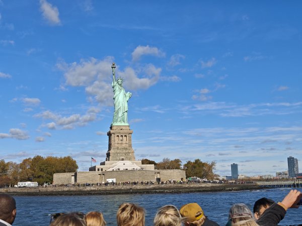 [紐約馬之行-06] 2025_1101 船上看自由女神像2943853