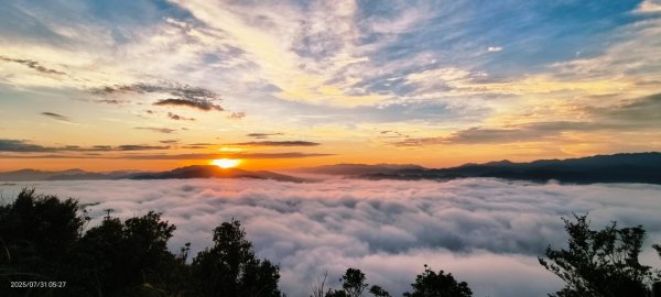 跟著雲海達人山友追雲趣 #石碇後山 #雲海 #霞光 #日出 #火燒雲 7/312848500