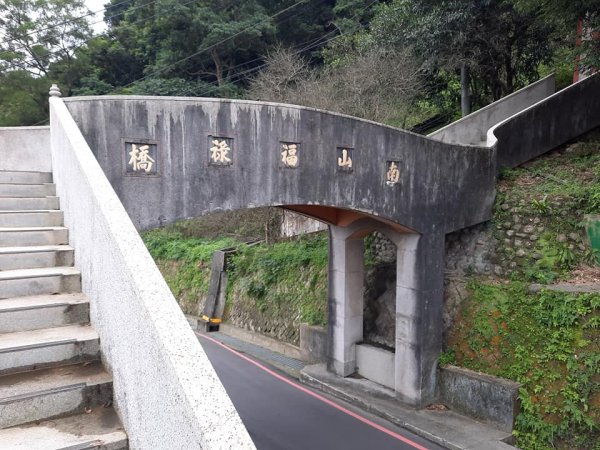 2022/12/18 中和南勢角山(小百岳)，興南進華夏出2000934