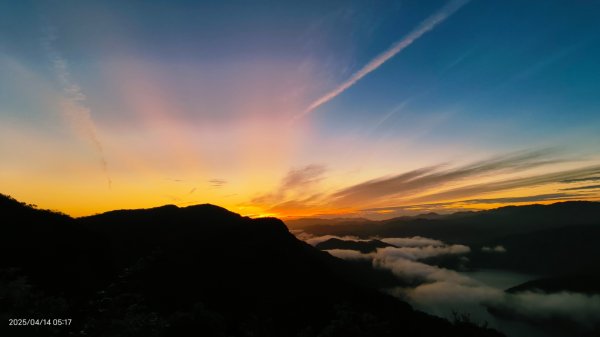 #翡翠水庫壩頂 #日出雲海 #火燒雲 #霞光 #月圓 #松月櫻 #鱷魚島雲海 4/14 & 162760628