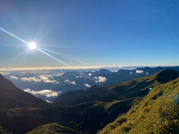 #奇萊南峰，海拔標高3358m#五星級豪華山屋_天池山莊 #天池山莊的紫色雲海、藍綠天空、皎潔明月2366367