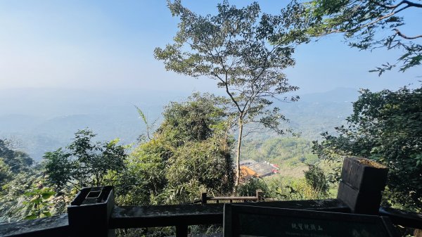 [台南東山]崁頭山步道|林蔭巨石木棧道視野遼闊的親子簡單輕鬆步道|優雅竹林圍繞三角點清幽野餐1603468