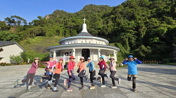 神級景點抺茶山，爬抹茶山的最佳季節，沿路桐花地毯，層層疊疊的山巒，壯闊的山谷2774461