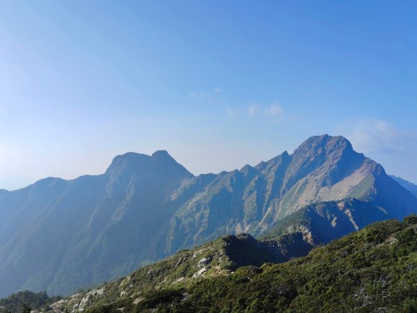 終於看到1000元背面的山景登頂玉山北峰／前峰2495936