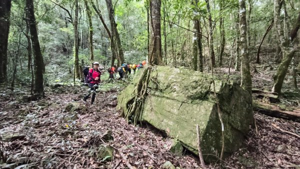 唐穗山11408162860932