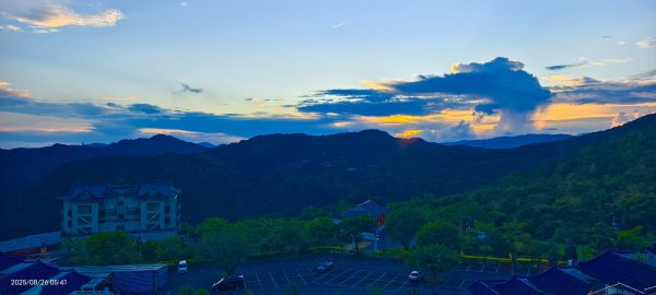 #新店四十份 #翡翠水庫壩頂 #日出 #雲海 #閃電 #漁人碼頭 #夕陽 #霞光 #月落 8/262871494