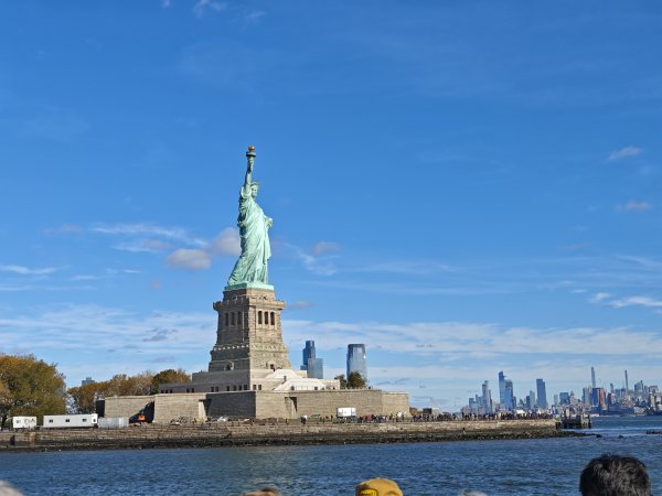 [紐約馬之行-06] 2025_1101 船上看自由女神像2943858