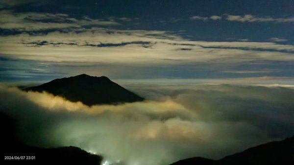 跟著雲海達人山友追雲趣 #大屯山 #琉璃光雲海 6/82518724