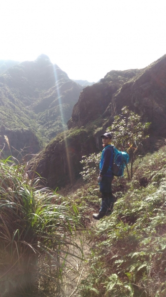 黃金五、六稜: 劍龍稜、鋸齒稜，茶壺山94499