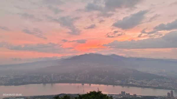 觀音忠實粉絲？觀音山晨曦日出火燒雲，0720小觀音西峰5/7&82497559