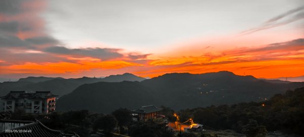 #新店四十份 #翡翠水庫壩頂 #日出 #雲海 #火燒雲 #藍腹鷴 5/203057601