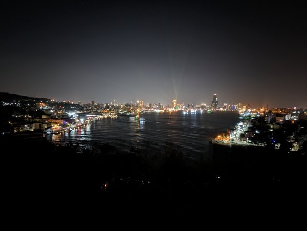 坐渡輪登旗後山。欣賞夜色燈光下的燈塔、砲台、港區1965365