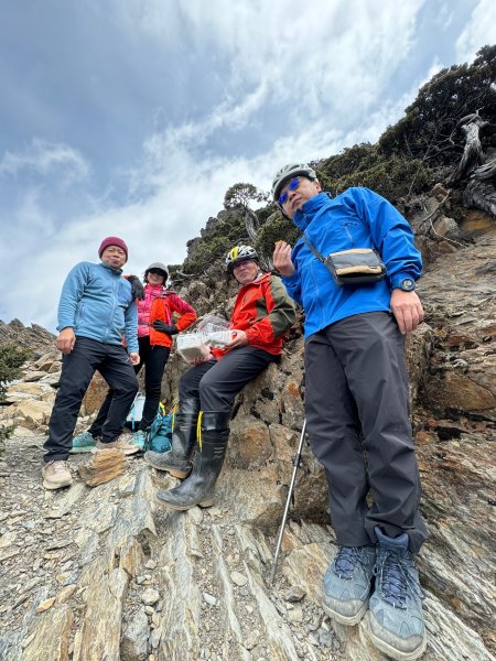 202414~15歷經2年抽籤終於蒞臨台灣最高峰玉山西、北、主峰2481883