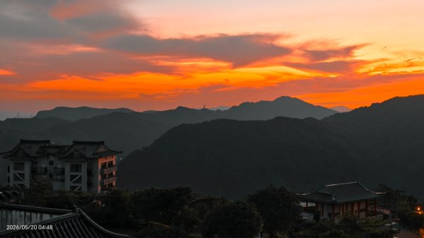 #新店四十份 #翡翠水庫壩頂 #日出 #雲海 #火燒雲 #藍腹鷴 5/203057610