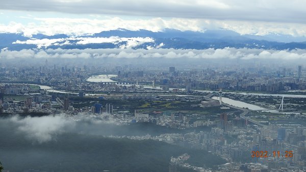 雲霧飄渺間的台北盆地&觀音山1926321