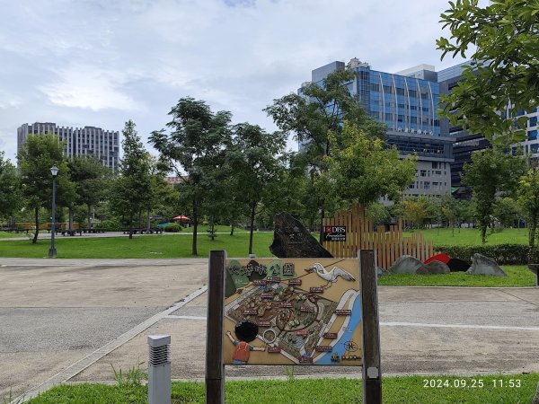 璀璨耀眼的夜景 - 大直美麗華、大稻埕、大港墘公園【臺北健走趣】【健走複利】2604573