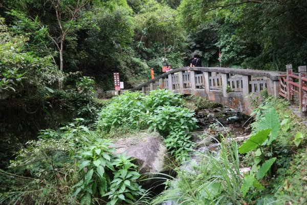 小百岳NO83 三角崙山 宜蘭礁溪抹茶山，。五峰旗瀑布。不用懷疑 不需要修圖 ，真的就是這麼美!！！2241301