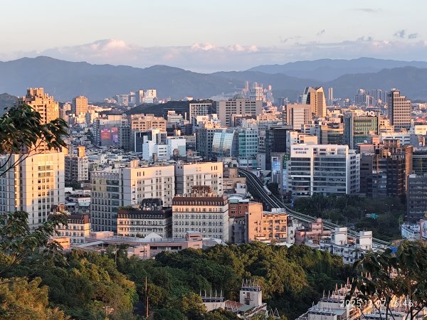 【臺北大縱走 5】碧山巖→忠勇山越嶺步道→金龍產業道路→圓明寺步道→鄭成功廟→潛園→格物台→劍潭古寺2959028