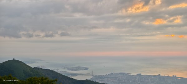 #大屯山 #雲瀑（過山雲）#夕陽 #月圓 #霧虹 5/1&63044817
