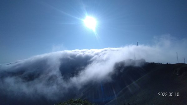 [縮時攝影雲山水] 新店四十份日出，小觀音山西峰差強人意雲瀑 5/10