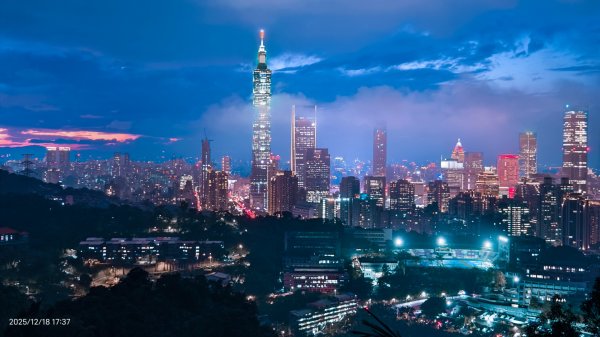 #天空之城 #穿雲箭 #虎山峰 #夕陽 #火燒雲 #夜景 #101大樓 12/182964779