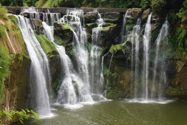 平溪 十分瀑布。壺穴地質景觀 垂廉型瀑布 臺版尼加拉瀑布2206209