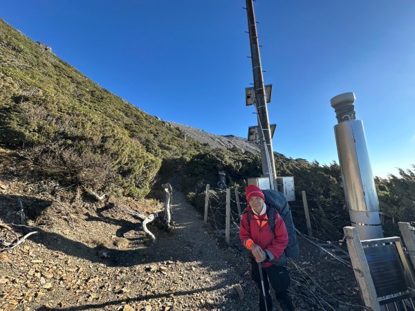 2024/12/20~12/22 帶76歲爸爸補考被山陀兒颱風趕下山~未竟的南玉山，2024完成玉山2675157