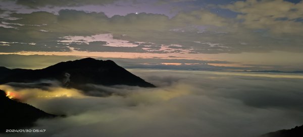 大屯山琉璃光/曙光日出雲海+火燒雲 #漫步在雲端 1/302413713