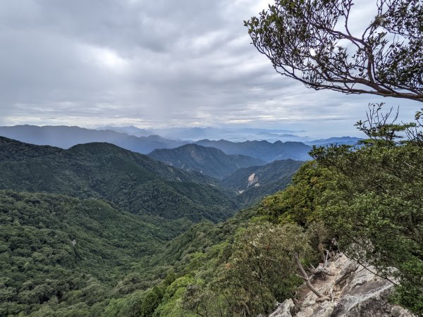 鳶嘴山稍來山1885862