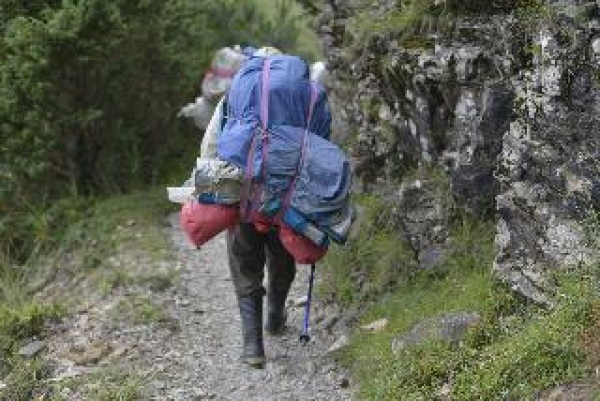 【新聞】為維護玉山主、群峰區域生態環境清潔，將舉辦105年度淨山活動！